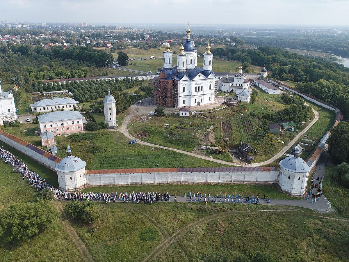 В Брянске из-за коронавируса закрыли Свенский монастырь - KP.RU