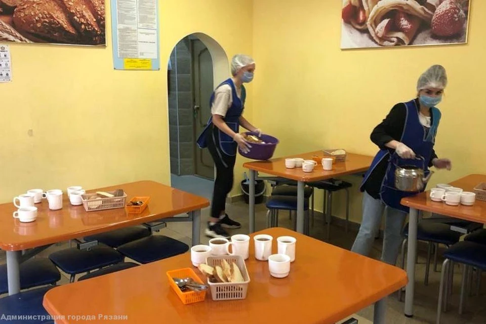Начальные классы будут питаться за деньги городского бюджета. Родителям платить не придется. Фото: администрация Рязани.
