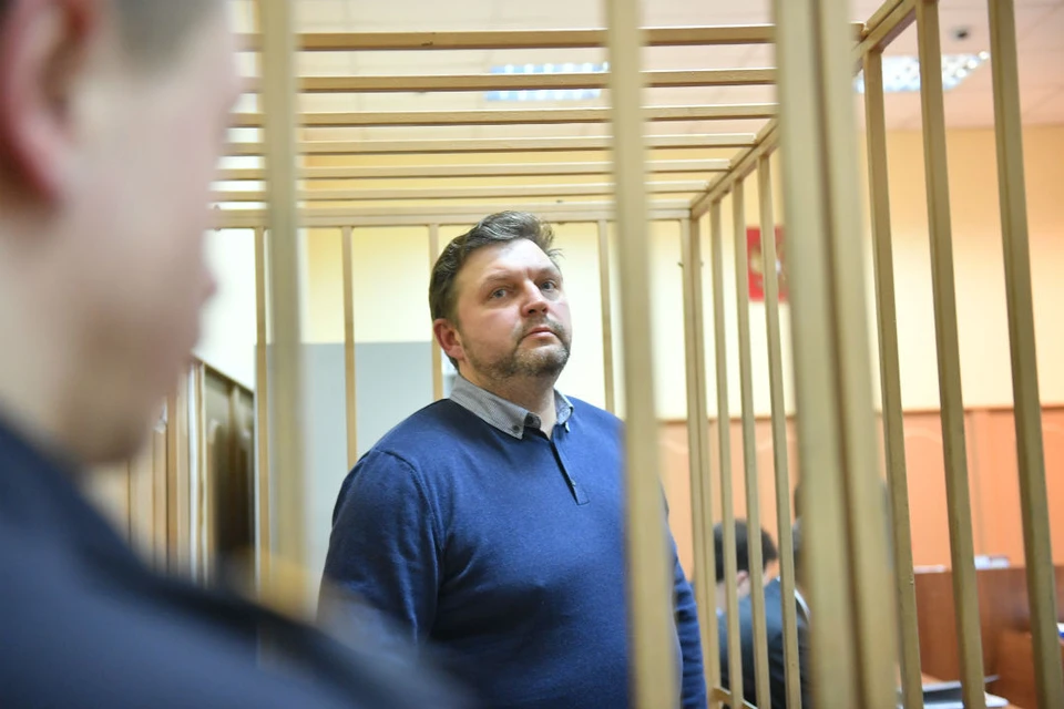 Бывшего губернатора Кировской области Никиту Белых, осужденного в 2018 году, привезли в Киров на допрос по уголовному делу.