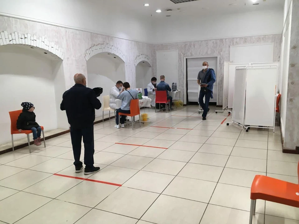 Бесплатная вакцинация в ТРК вызвала ажиотаж у челябинцев. Фото: пресс-служба администрации Челябинска