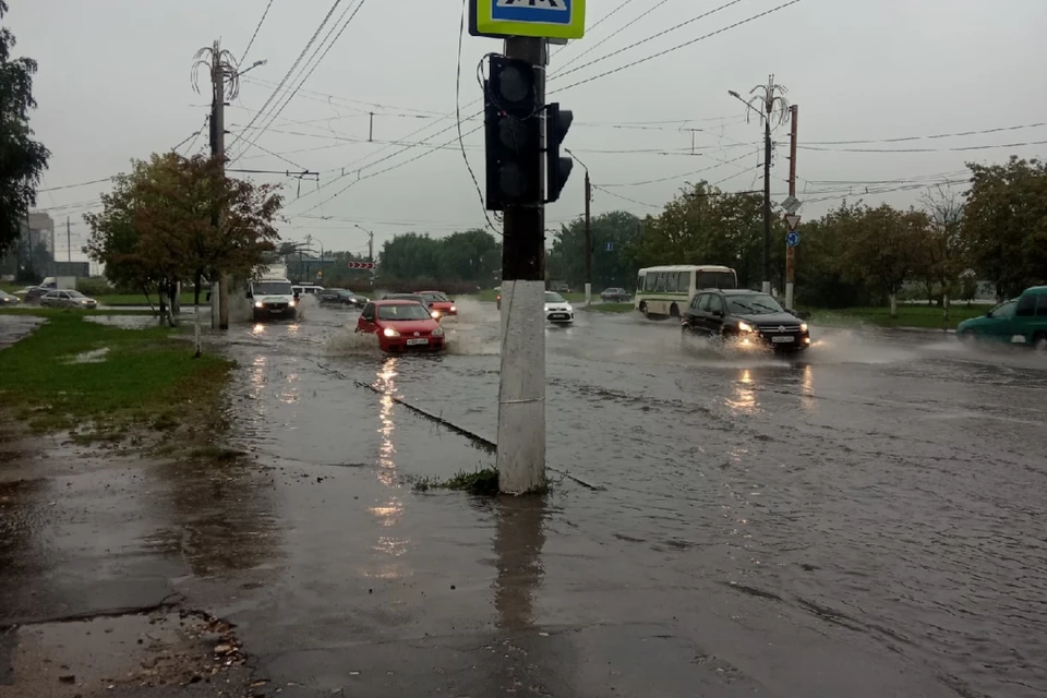 В Твери вновь затопило «кольцо» в микрорайоне «Южный». Фото: Наталья Тихонова.