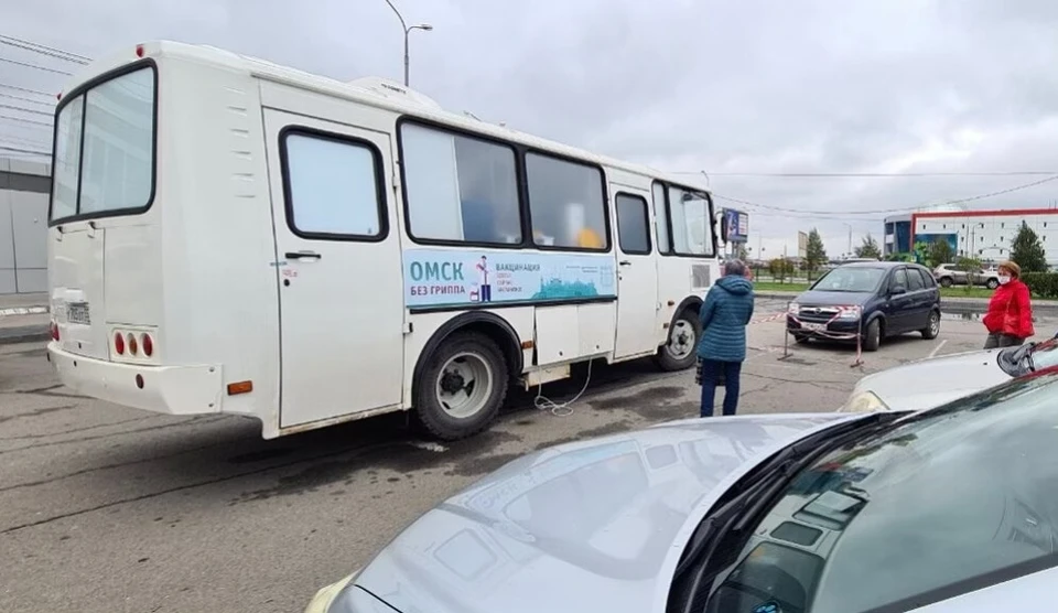 Мобильный прививочный пункт отказались принять на парковке бесплатно.
