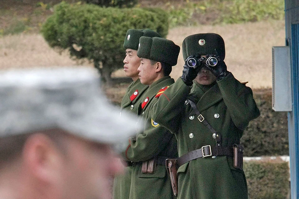 Власти Северной Кореи дали приказ пограничникам стрелять по перебежчикам.