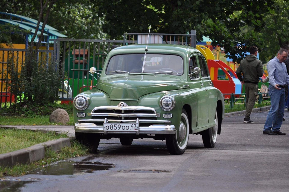 На свой участок Дрозденко символично приехал на раритетном автомобиле «Победа»