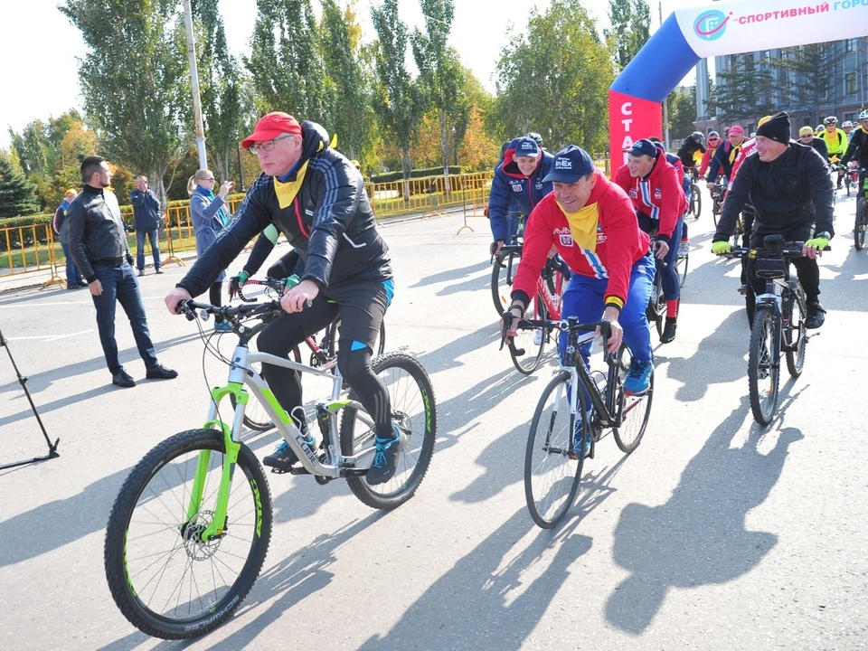 Бурков принял участие в велозаезде.