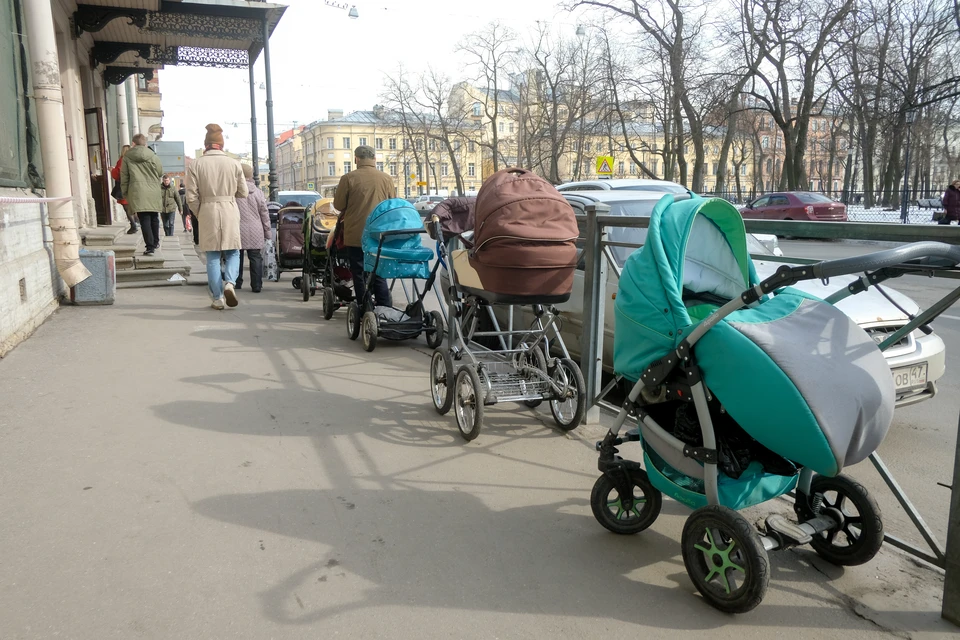 Ребенка бросили на улице Бутлерова