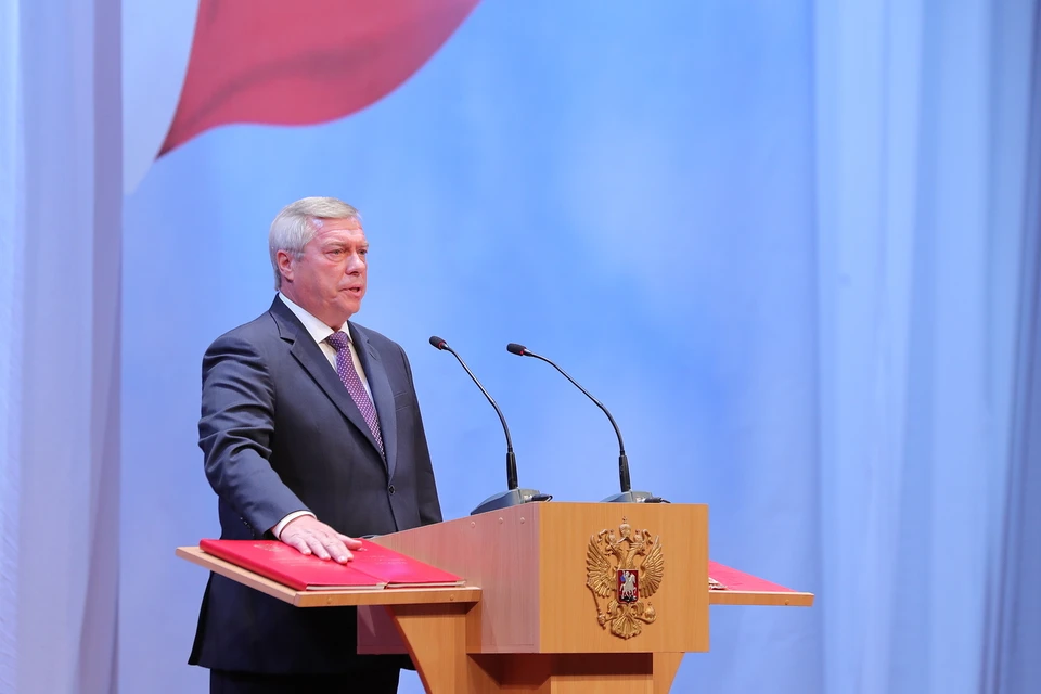 Василий Голубев принес присягу во время инаугурации. Фото: пресс-служба правительства Ростовской области