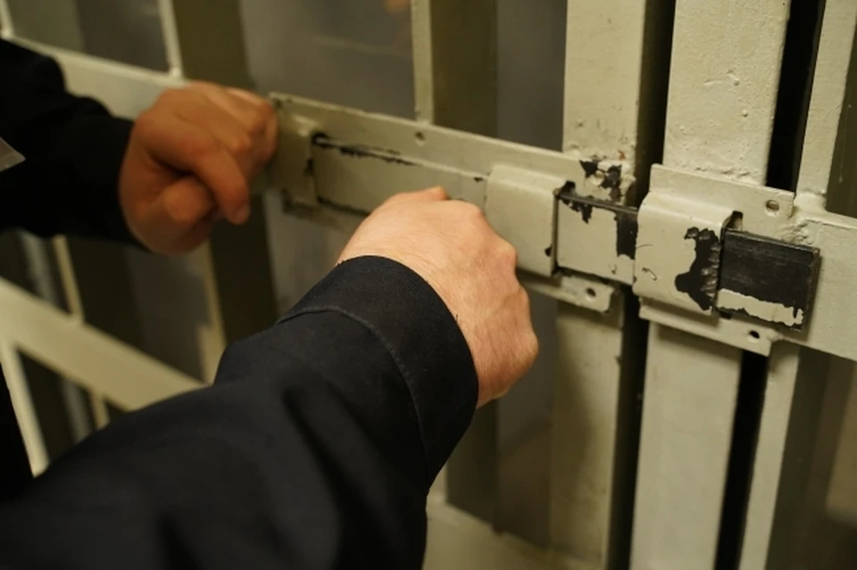 Астраханский заключённый отказался выходить на зарядку и угрожал расправой полицейскому