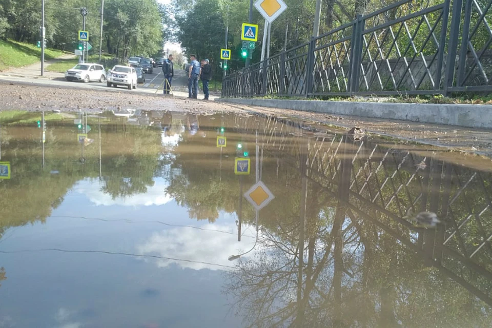 В центре Хабаровска на видео попал фонтан из кипятка
