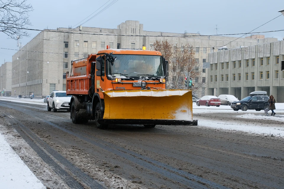 Петербургские коммунальщики потренируются убирать снег.