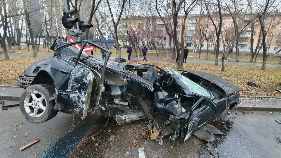 Погубившему в ДТП 17-летнего друга водителю BMW смягчили приговор в Красноярске. Фото: ЧП - Красноярск.