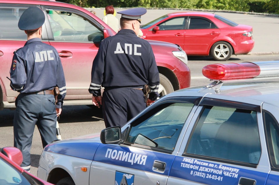 Полицейские проводят проверку по факту этого ДТП