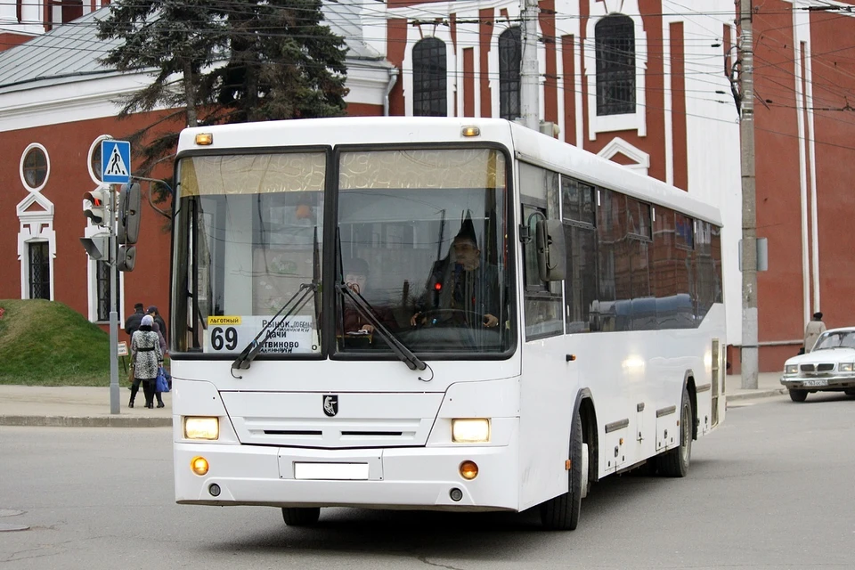 Автобус калуга до кирова. Автобус 69 Калуга. Калуга НЕФАЗ 001. Калуга НЕФАЗ новый. Калужский автобус.