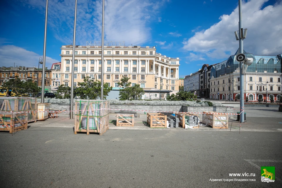 10 лавок, изготовленных из гранита, появятся на центральной площади Владивостока