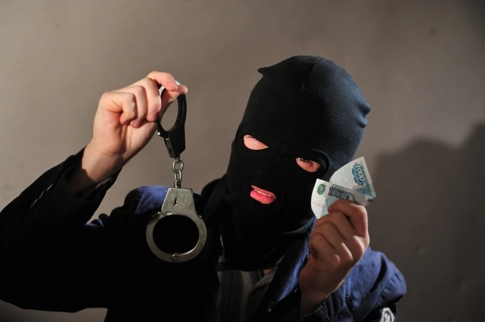 В Астрахани местный житель обворовал свою бабушку
