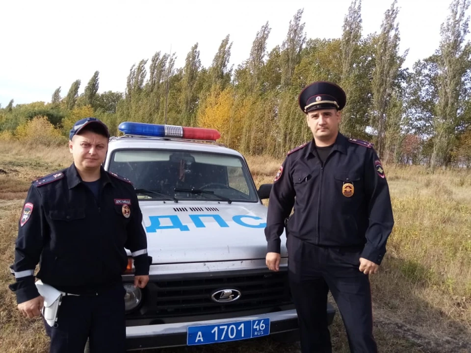 Инспекторы вызвали скорую и передали мужчину медикам