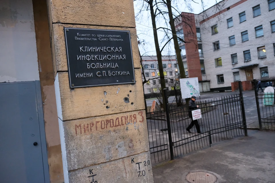 Девять месяцев назад на состояние зданий клиники пожаловались Владимиру Путину