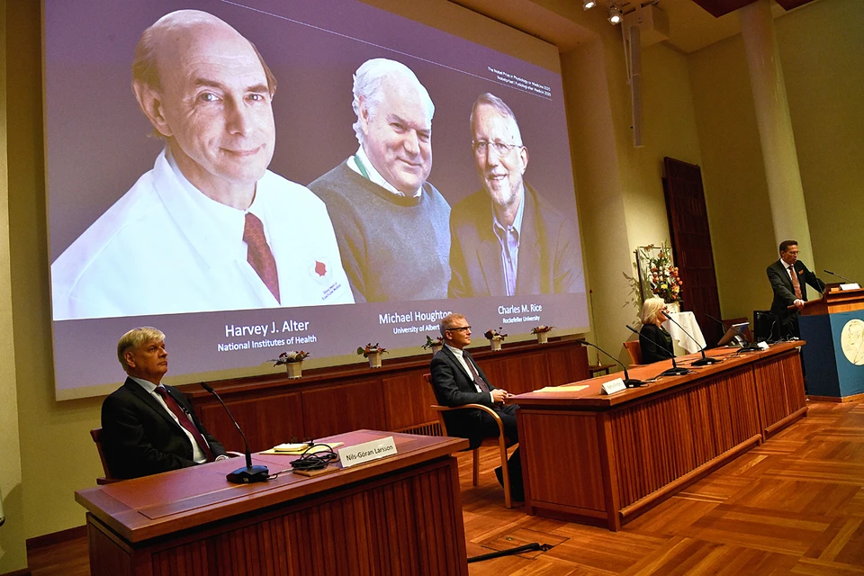 Первыми лауреатами Нобелевской премии в 2020 году стали учёные в области физиологии и медицины