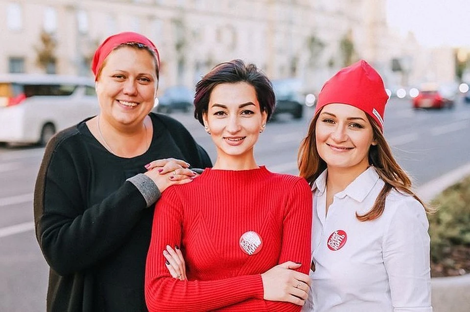 Если вы видите человека в красной шапке с надписью «Самое время жить», знайте, что он помогает взрослым людям, болеющим раком крови Фото: Азат Биккинин, Фонд борьбы с лейкемией