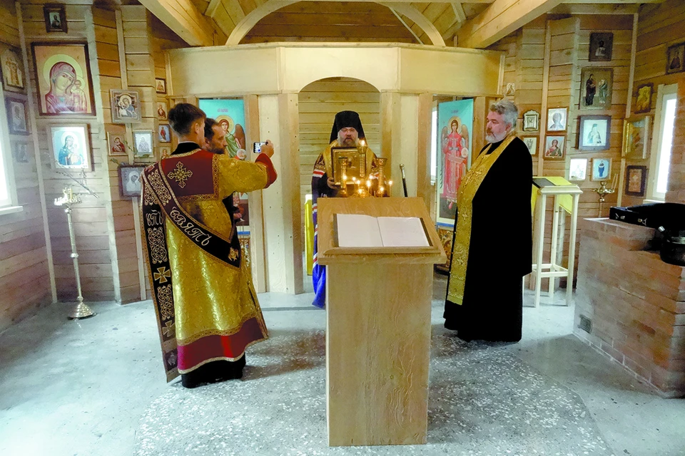 В июле 2020 года, епископ Минусинский и Курагинский Никанор совершил малое освящение храма в Арадане. Фото: из личного архива Игоря Садовода