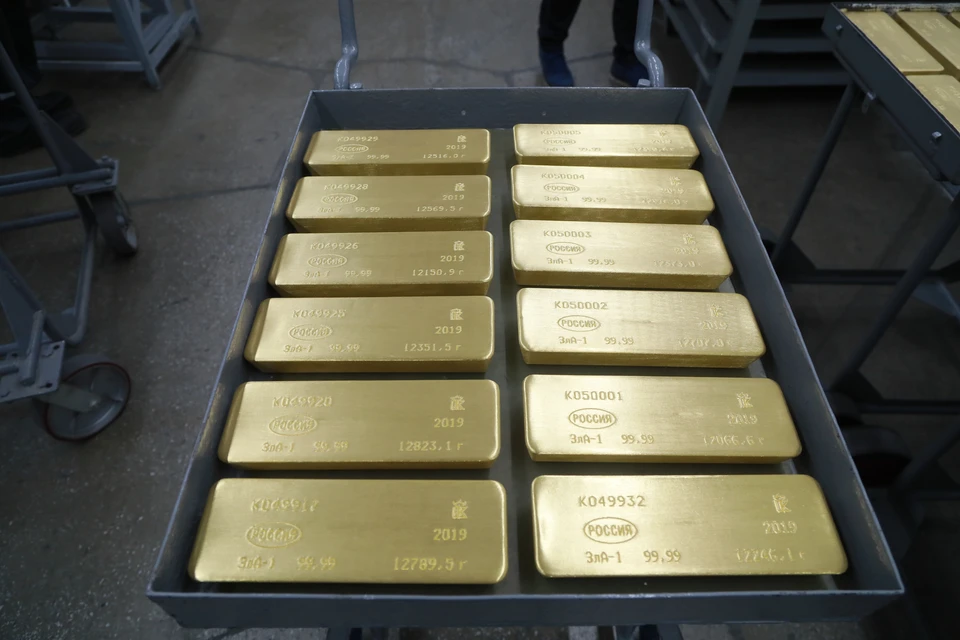 Мировые цены на золото могут рухнуть, предупредили эксперты