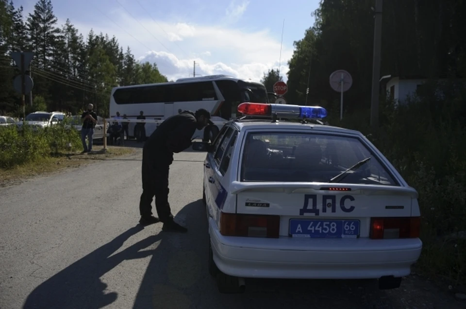 Полицейские пытались остановить водителя с помощью специальных световых и звуковых сигналов, но все было тщетно