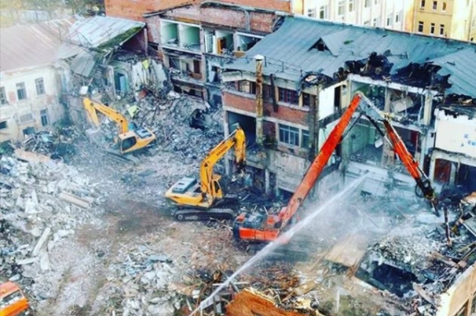 Идет снос корпусов вертолетного завода «Климов» в Санкт-Петербурге. Фото: instagram.com/springald_official/