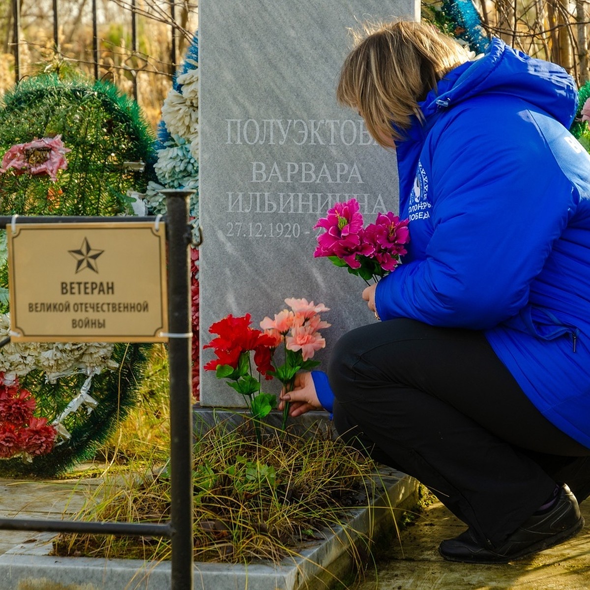 Арктический десант» помог надымским волонтерам привести в порядок могилы  ветеранов - KP.RU