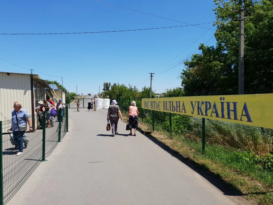 В подконтрольном Киеву Донбассе приостановили работу КПВВ «Станица Луганская». Фото: УкрСМИ
