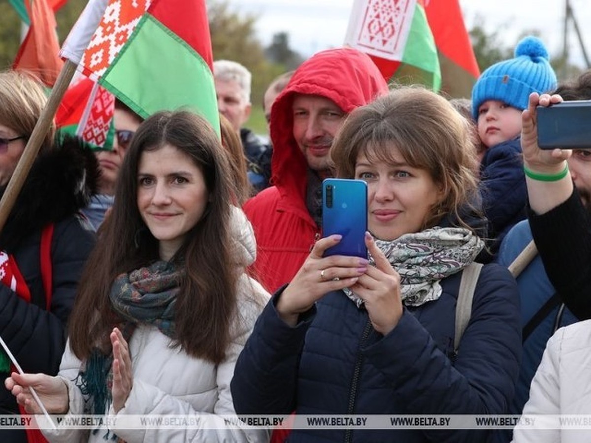 Участники провластного автопробега побывали в школе Александра Лукашенко -  KP.RU