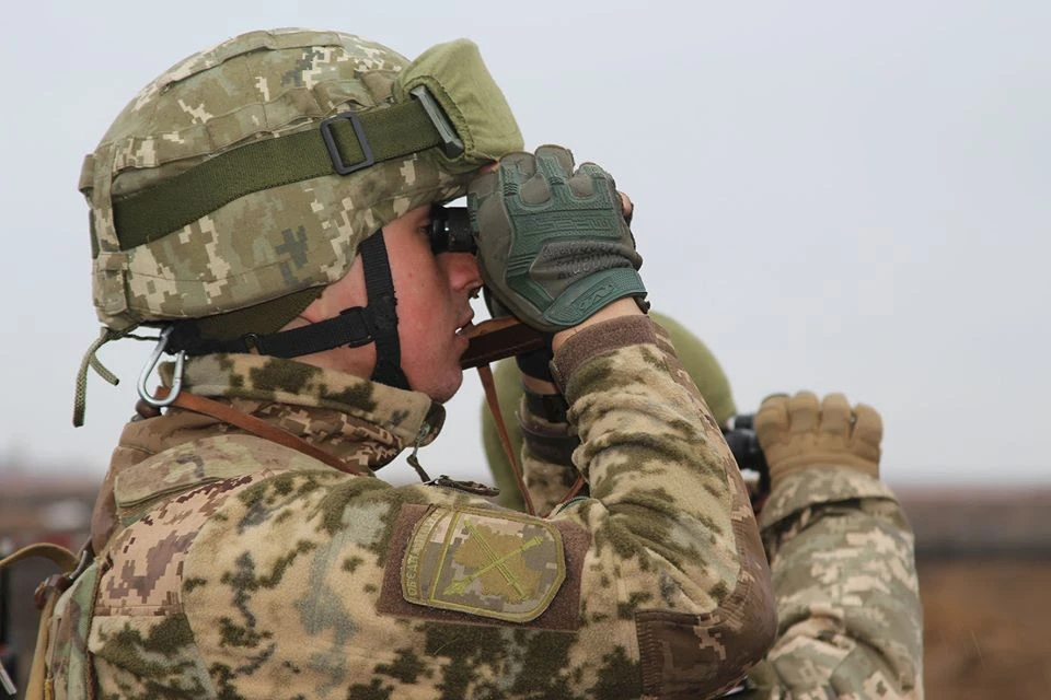 Благодаря слаженным действиям бойцов НМ ЛНР БПЛА был посажен на землю. Фото: Пресс-центр штаба "ООС"