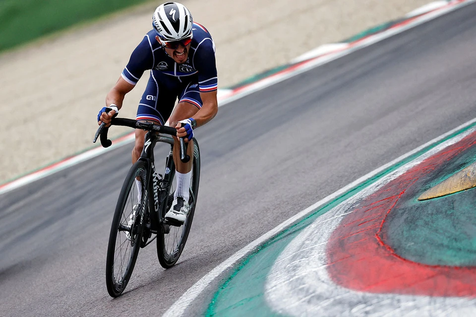 Печально закончился «Тур Фландрии» для известного французского велосипедиста Жюлиана Алафилиппа.