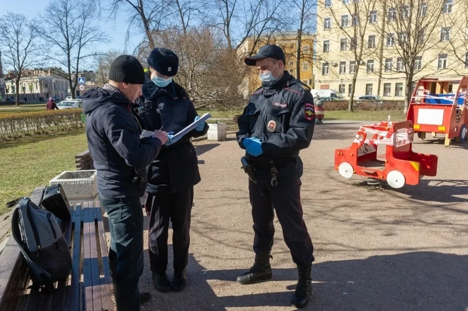 В Санкт-Петербурге создадут надзорные патрули в поисках нарушителей мер безопасности по коронавирусу.