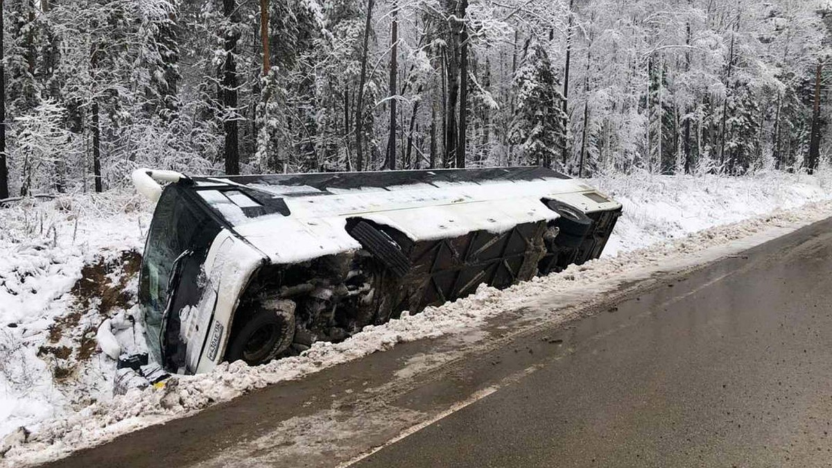 Появилось видео с места ДТП с рейсовым автобусом 