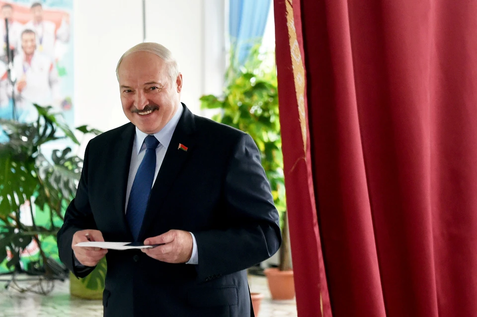 Лукашенко напомнил, что протестующие перешли красную черту "по всем направлениям"