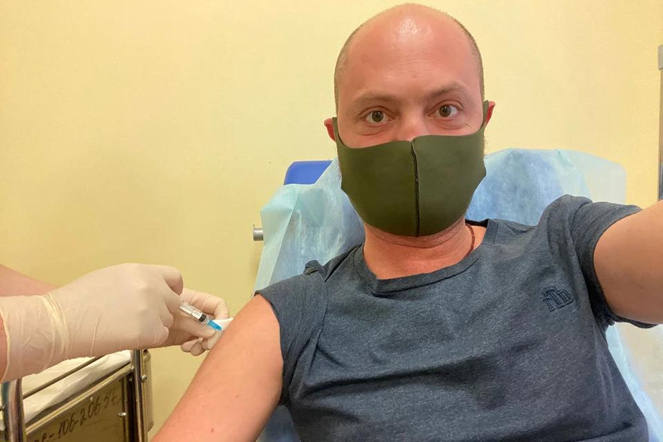 Спецкор kp.ru Александр Коц описывает свои ощущения после прививки