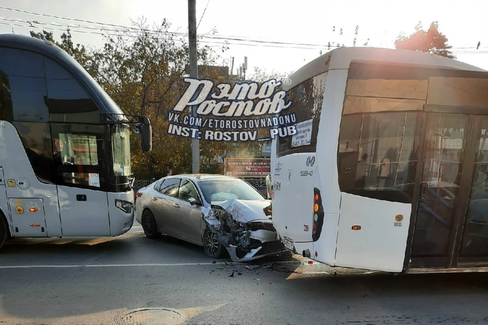 В Ростове иномарка протаранила автобус. Фото: соцсети