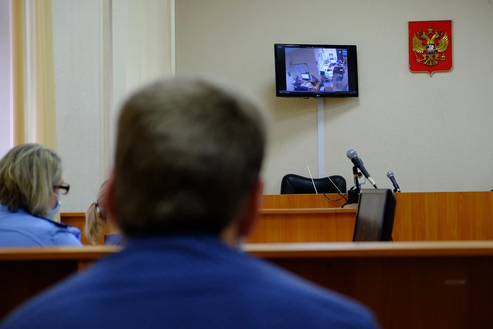 Видео продемонстрировали на телевизоре в зале суда.