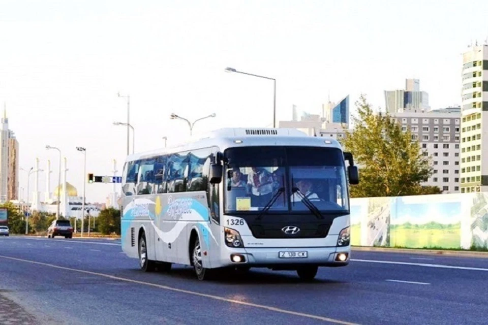 Автобусы астана. Казахстанский автобус. Транспорт Казахстана. Движение автобусов. Казах в автобусе.