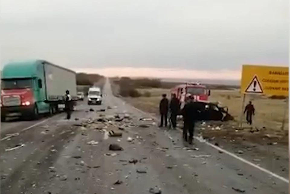 Иномарку разорвало на части.