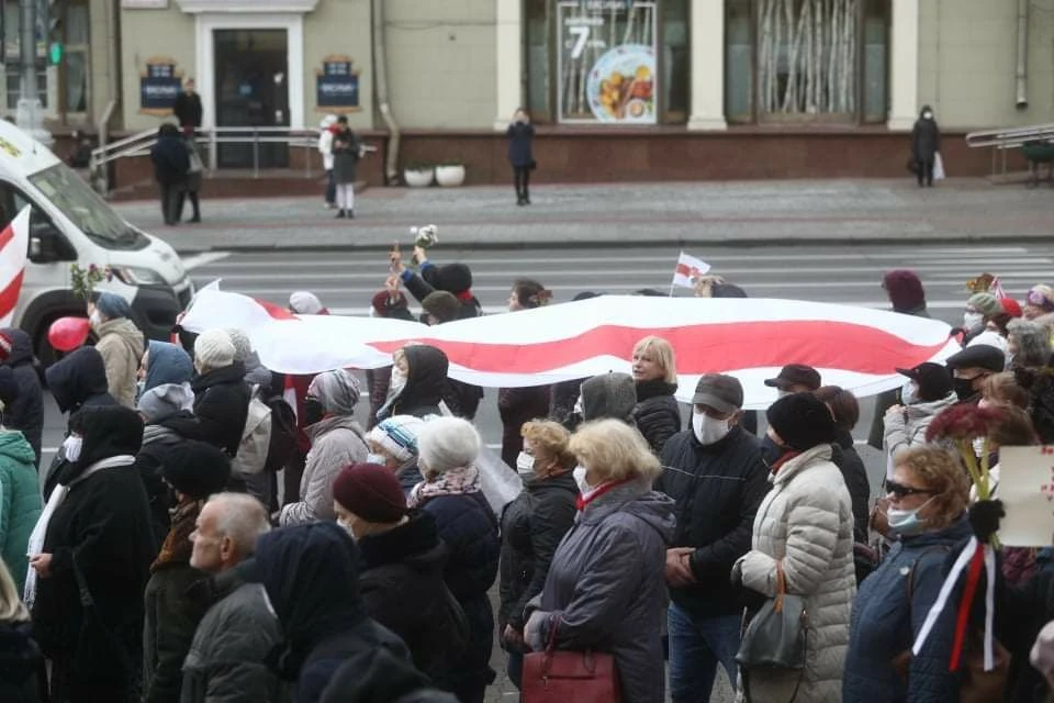 Протестная акция белорусских пенсионеров началась в понедельник, 9 ноября, в центре Минска на площади Независимости.
