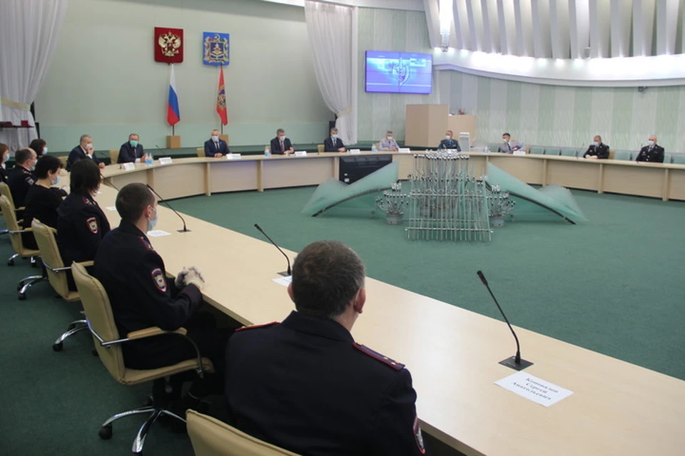 Торжественная церемония прошла в хрустальном зале правительства Брянской области.