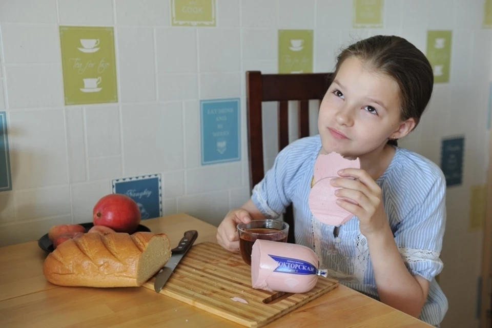 Школьникам Кузбасса начали выдавать продуктовые наборы на период дистанционного обучения
