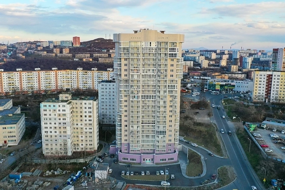 Медики поселятся в доме недалеко от кольца Третьей рабочей, который несколько лет был проблемным долгостроем. Фото: правительство Приморского края