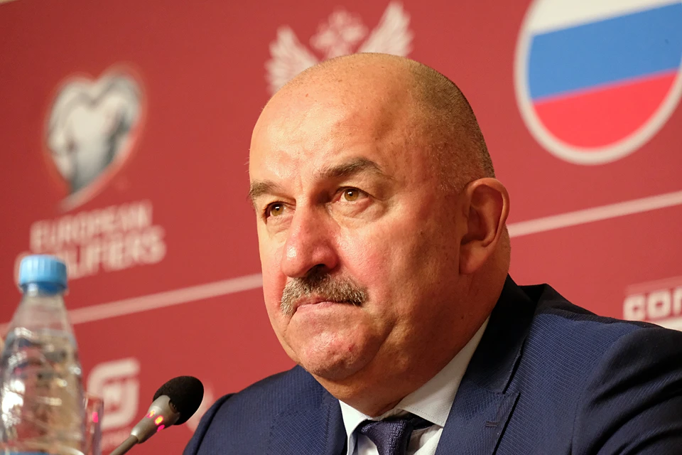 Давно у главного тренера сборной России не было таких жарких пресс-конференций