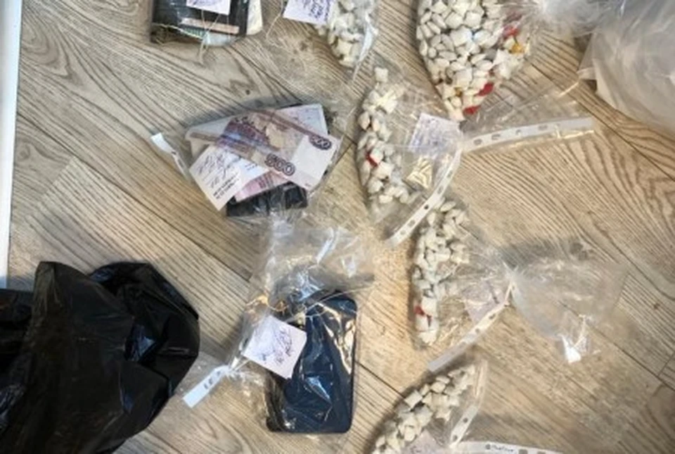 В Крыму задержали четырех молодых людей за продажу наркотиков через интернет. Фото: официальный сайт МВД по РК.