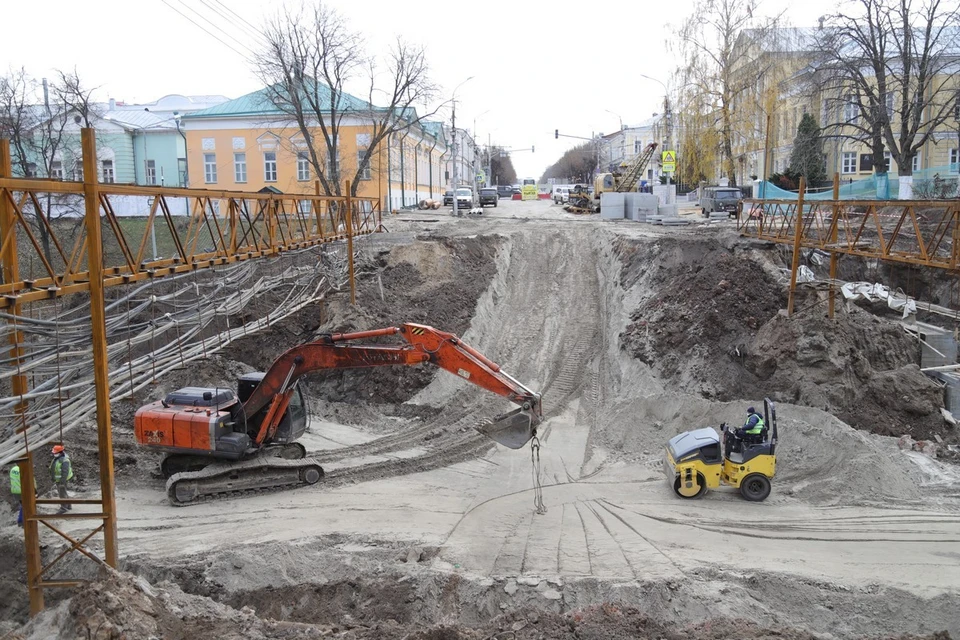 Работы идут семь дней в неделю, 24 часа в сутки.
