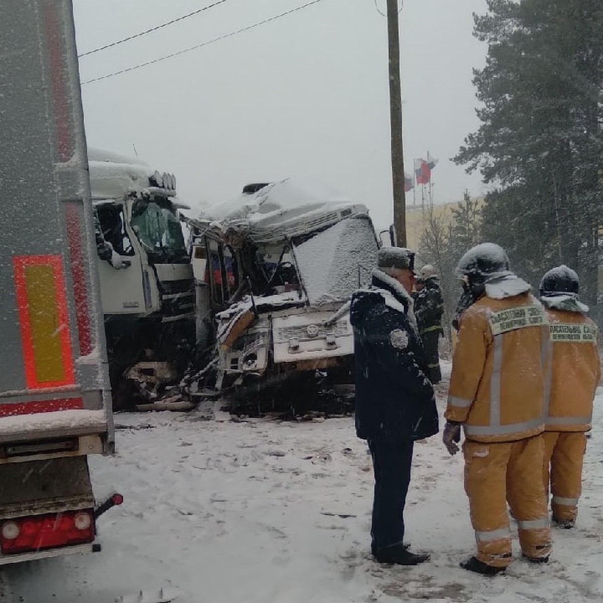 Один человек погиб, больше десяти пострадали в ДТП с автобусом и грузовиком  в Ленинградской области - KP.RU