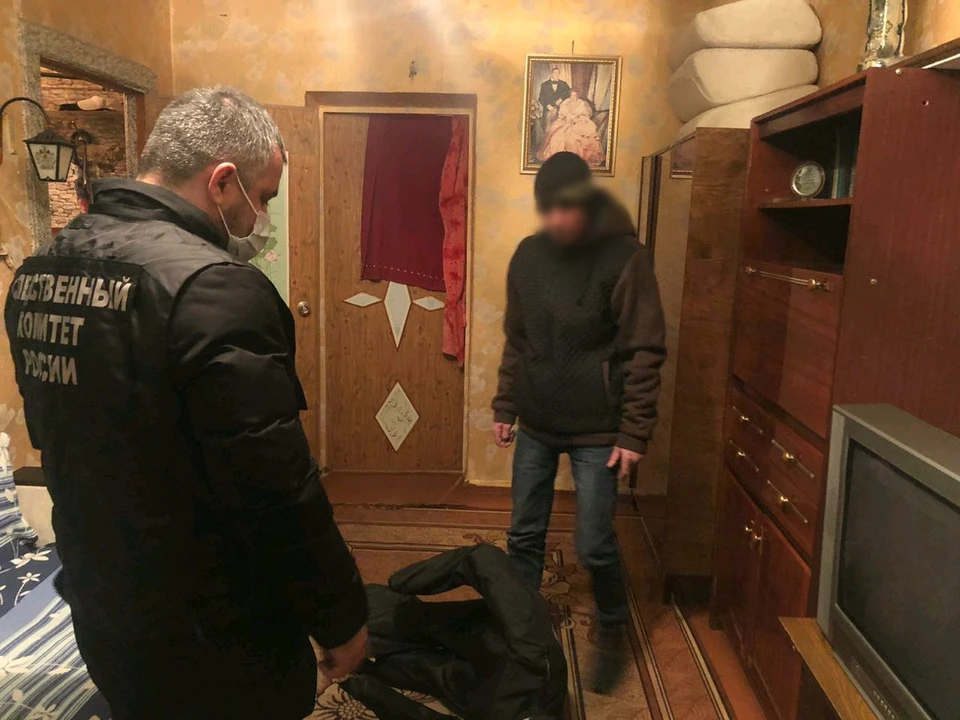 Мужчина прибежал в чужую квартиру, чтобы разобраться с обидчиком бывшей сожительницы