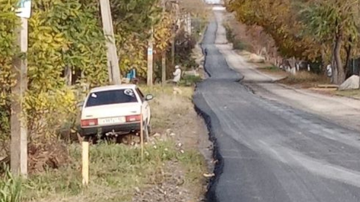 Это фотошоп: В одном из сел Крыма появилась самая кривая дорога на свете -  KP.RU